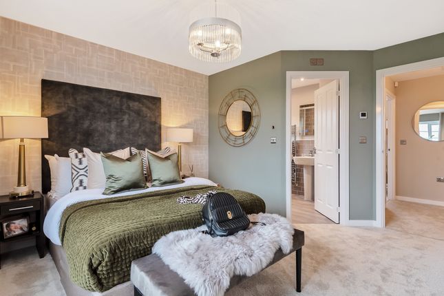 4 bed detached house