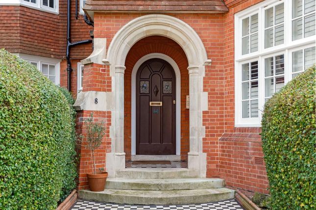 Grand Avenue, Hove 3 bed flat for sale