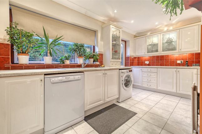 Hillside Road, Billericay, Essex, CM11 5 bed semi