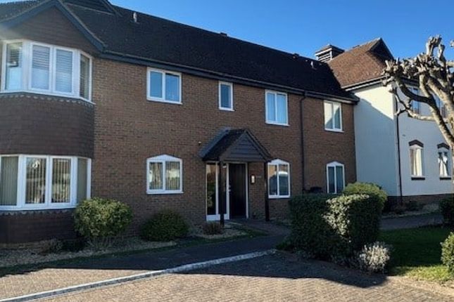FERNDALE COURT, THATCHAM RG19 2 bed flat for sale