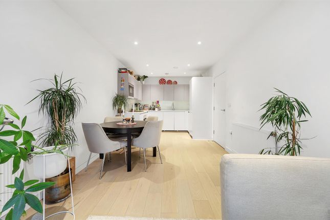 Wilkinson Close, London NW2 2 bed flat for sale