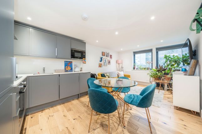 Plumstead High Street, Plumstead, SE18 1 bed flat for sale