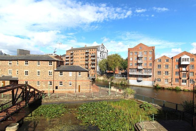 CALDER HOUSE, NAVIGATION WALK, LEEDS... 1 bed flat for sale