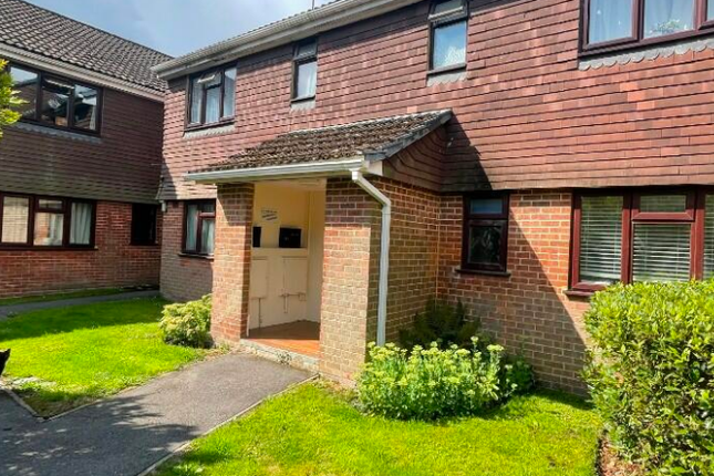 Robyns Way, Edenbridge 1 bed apartment for sale