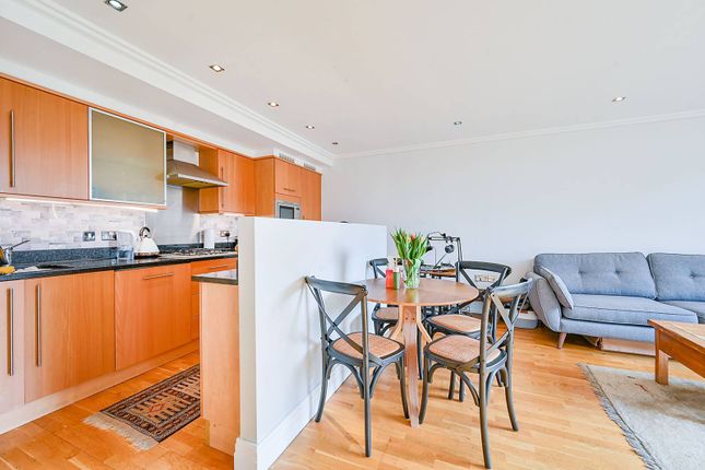 Ferry Quays, Brentford, TW8 2 bed flat for sale