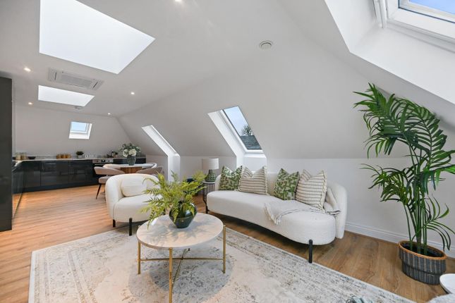 Woodfield Road, Ealing 2 bed flat for sale