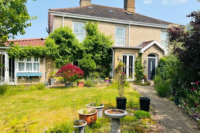 5 bedroom semi-detached house for sale