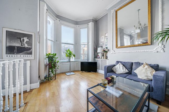 Airlie Gardens, Kensington, London, W8 2 bed flat for sale