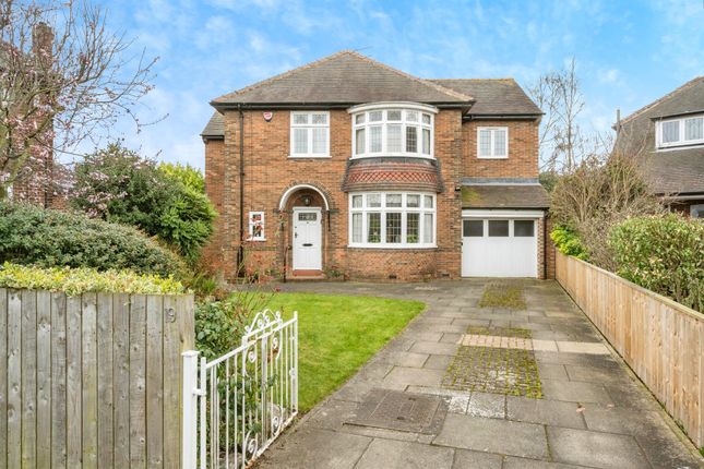 4 bed detached house