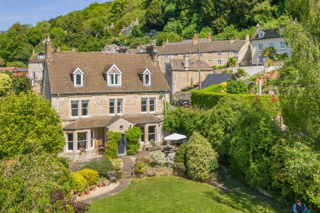 5 bed detached house