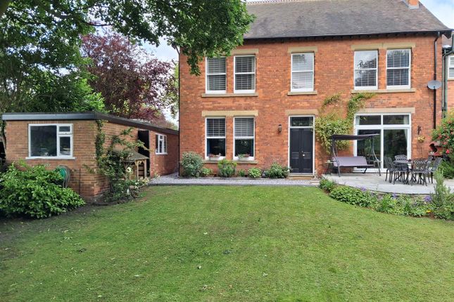 5 bedroom semi-detached house for sale