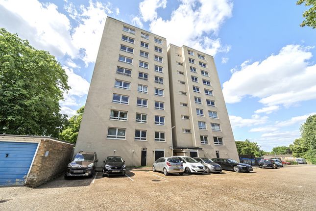 Pelham Court, Hemel Hempstead... 2 bed apartment for sale