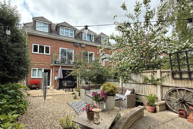 3 bedroom town house for sale