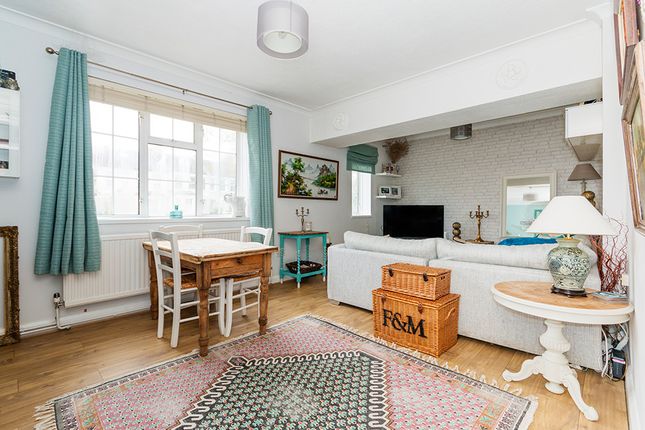 Mastin House, Merton Road... 2 bed flat for sale