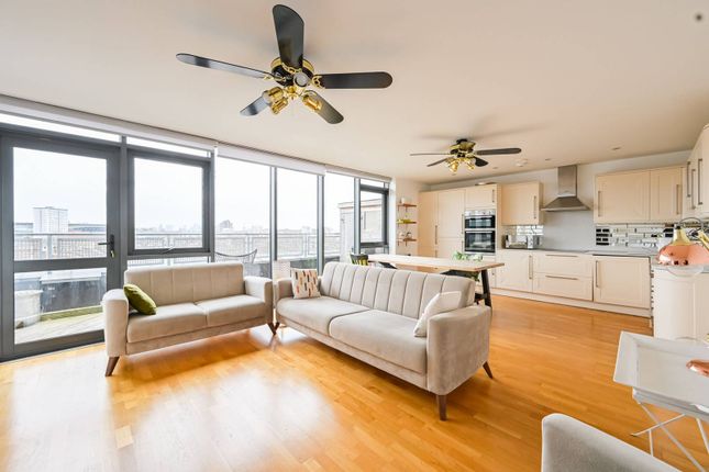 Axminster Road, Holloway, London, N7 2 bed flat for sale