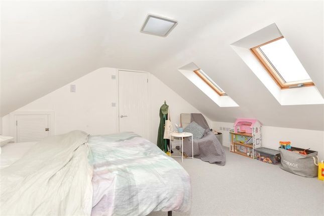 4 bedroom end of terrace house for sale