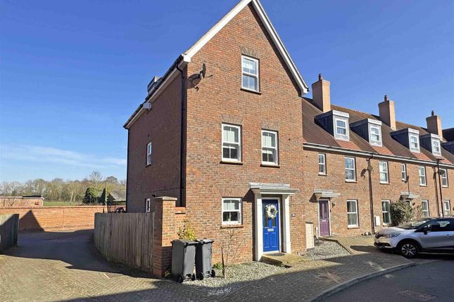 Peter Taylor Avenue, Braintree 4 bed end of terrace house for sale