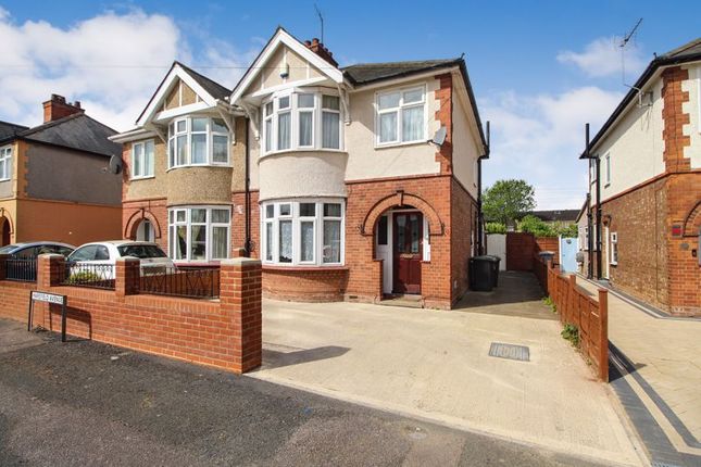 Harefield Avenue, Bedford MK42 3 bed semi