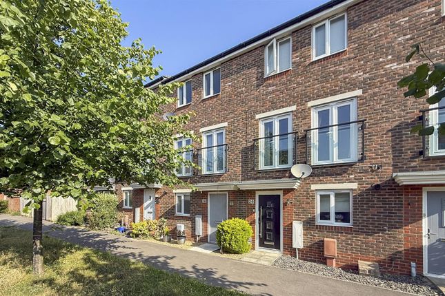 Broom Field Way, Felpham, Bognor Regis 3 bed house for sale