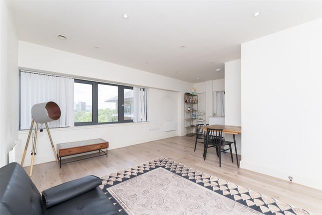 Mondial Way, Hayes UB3 1 bed flat for sale