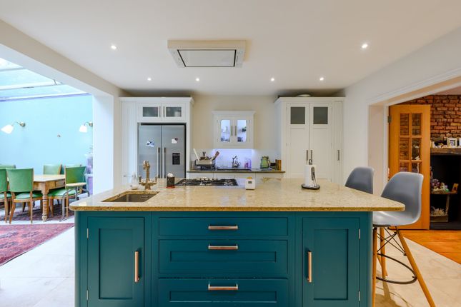 South Villas, London 2 bed maisonette for sale