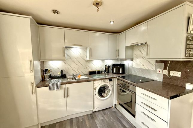 2 bedroom flat for sale