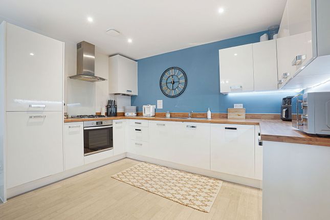Peters Village, Rochester ME1 2 bed ground floor flat for sale