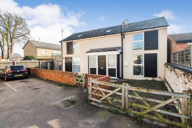 Bedford Road, Great Barford, Bedford 2 bed detached house for sale
