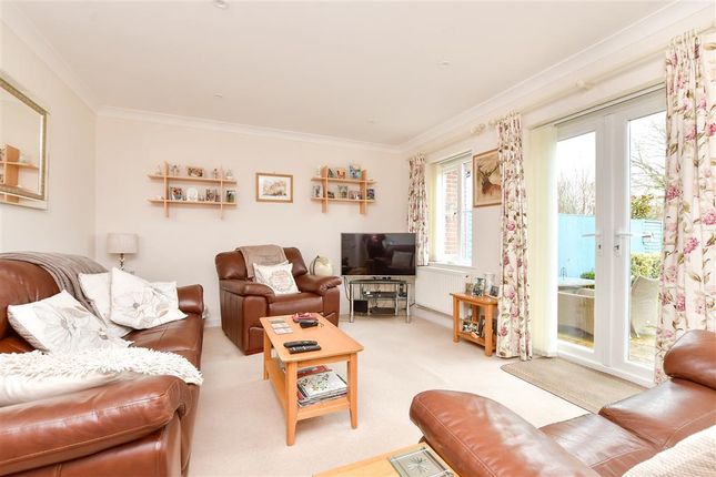 3 bed link detached house