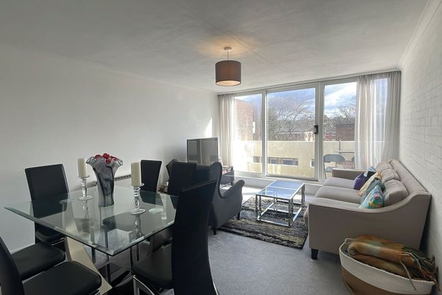 Meadside, Woking GU22 2 bed flat for sale