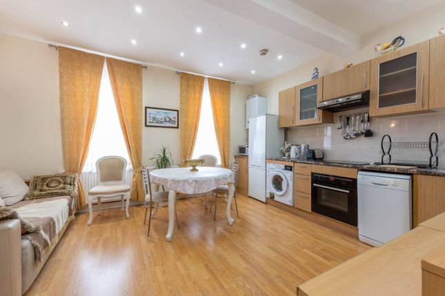 Uxbridge Road, Shepherd's Bush... 2 bed flat for sale