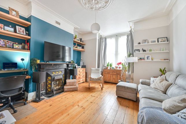 Lechmere Road, Willesden, London, NW2 2 bed flat for sale