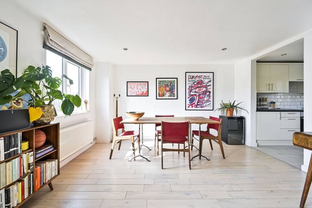 Wornington Road, North Kensington... 2 bed flat for sale