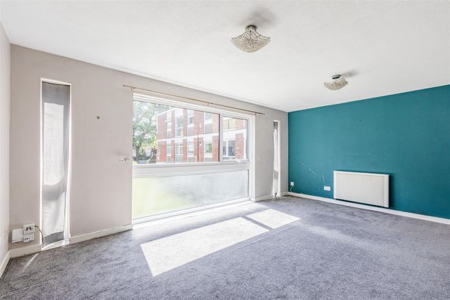 Brantwood Gardens, West Byfleet KT14 2 bed flat for sale