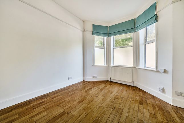 Hither Green Lane, London 2 bed apartment for sale