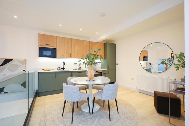 Mitcham Road, London SW17 2 bed flat for sale