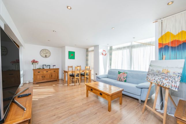 Gainsborough House, Cassilis Road... 2 bed flat for sale