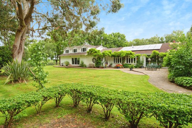 6 bed detached house