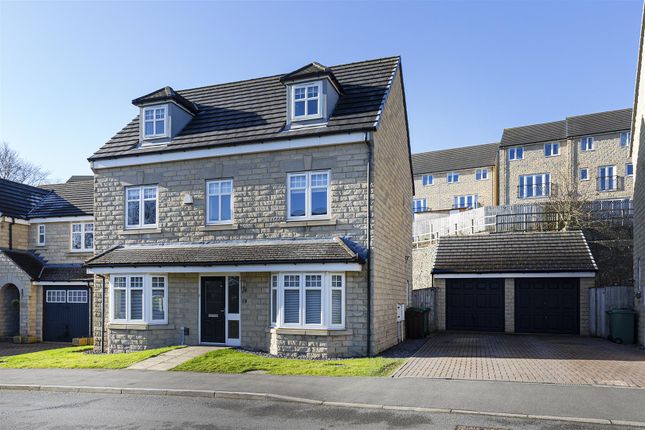 Wadsworth Fold, Huddersfield HD3 5 bed detached house for sale