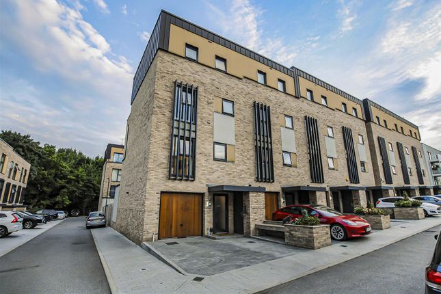 4 bedroom end of terrace house for sale