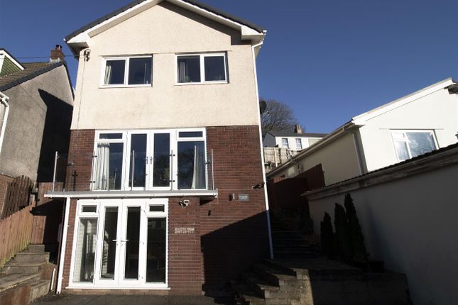 5 bed detached house