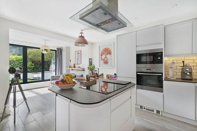 Tufnell Park Road, Tufnell Park, N7 2 bed flat for sale