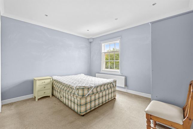 Easton Street, High Wycombe HP11 2 bed flat for sale