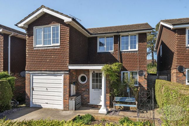 Rowan Tree Close, Liss, Hampshire, GU33 4 bed detached house for sale
