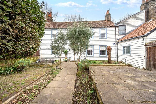 London Road, Mitcham, CR4 4 bed detached house for sale