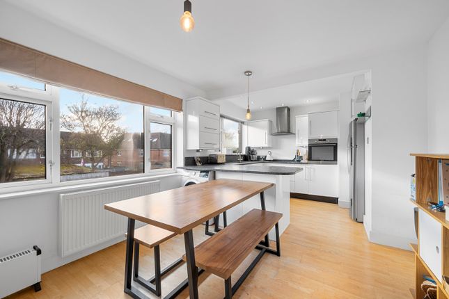 3 bed maisonette