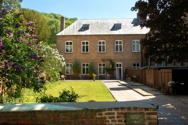 6 bed semi-detached house