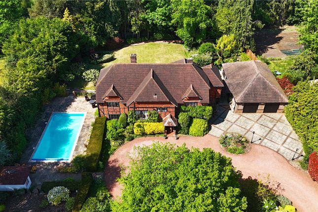 Carrick Lane, Hampshire GU46 5 bed detached house for sale
