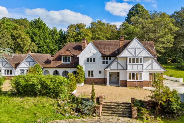 Oxshott Road, Leatherhead, Surrey, KT22 6 bed detached house for sale