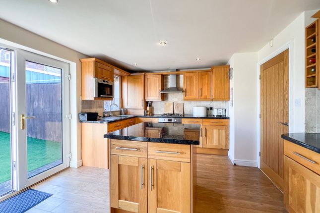 Cleveland Avenue, Holmfirth HD9 4 bed detached house for sale